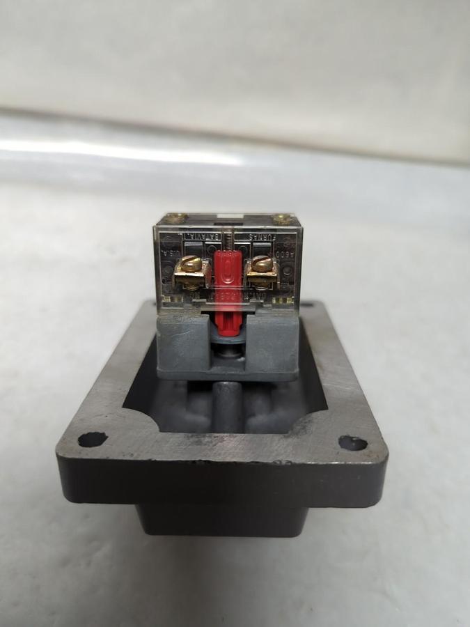 Used KILLARK,XCS-0S2A1,2-POSITION SELECTOR SWITCH PRE-OWNED