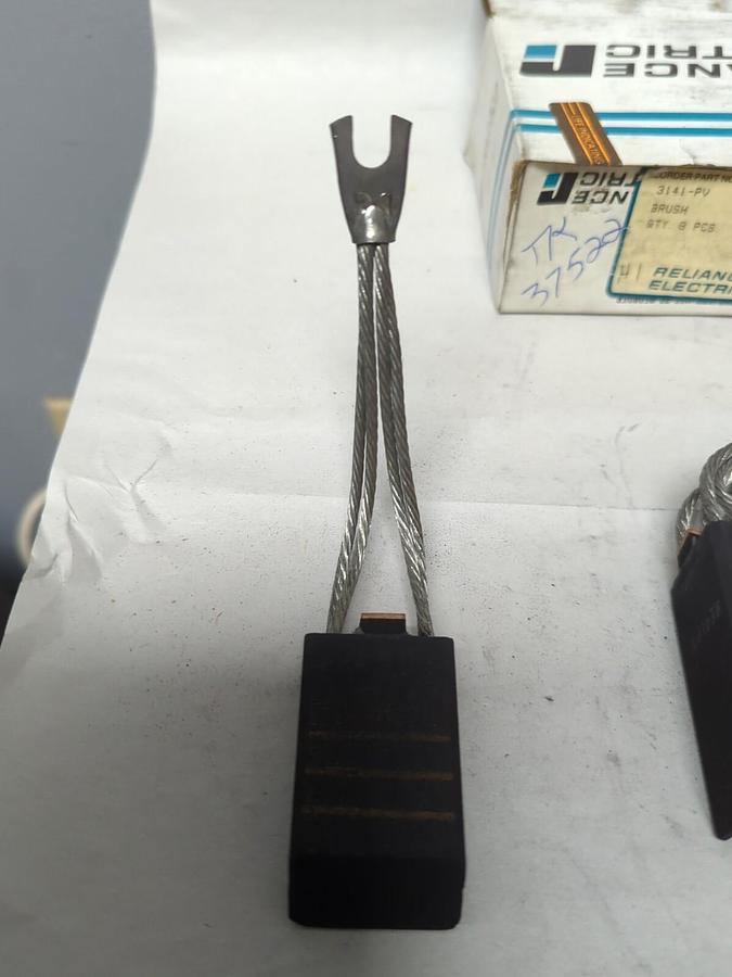 RELIANCE ELECTRIC,3141-PV,CARBON MOTOR BRUSHES BOX OF 8 PIECES NOS