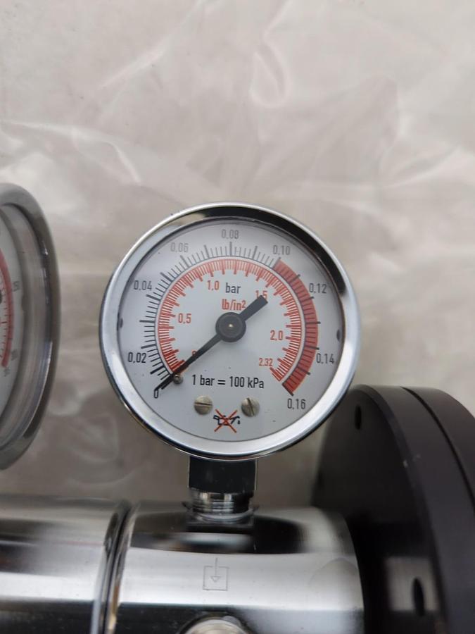 AIRGAS,Y12-1LPA580,PRESSURE REGULATOR 2-STAGE LOW PRESS REG 2900/.14-1.45PSI NOS