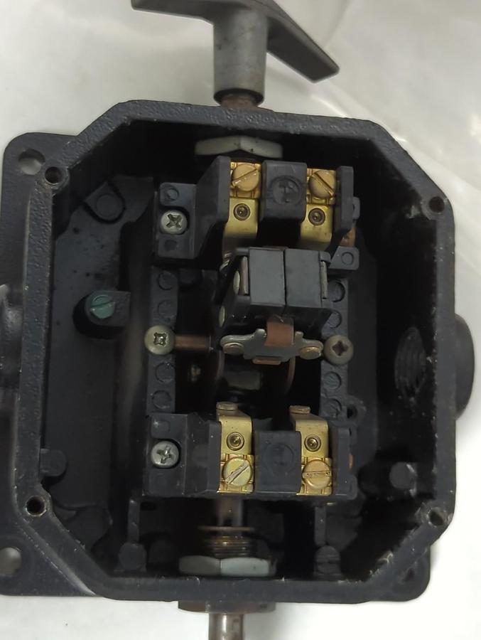 Used REES,04944-000 R OR L,CABLE OPERATED SWITCH TYPE 13 ENCLOSURE PRE-OWNED