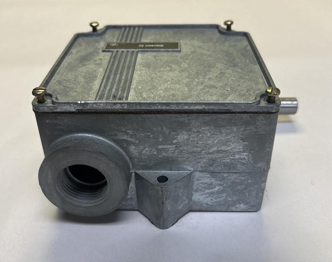 Used GENERAL ELECTRIC,CR115E424101,ROTARY LIMIT SWITCH