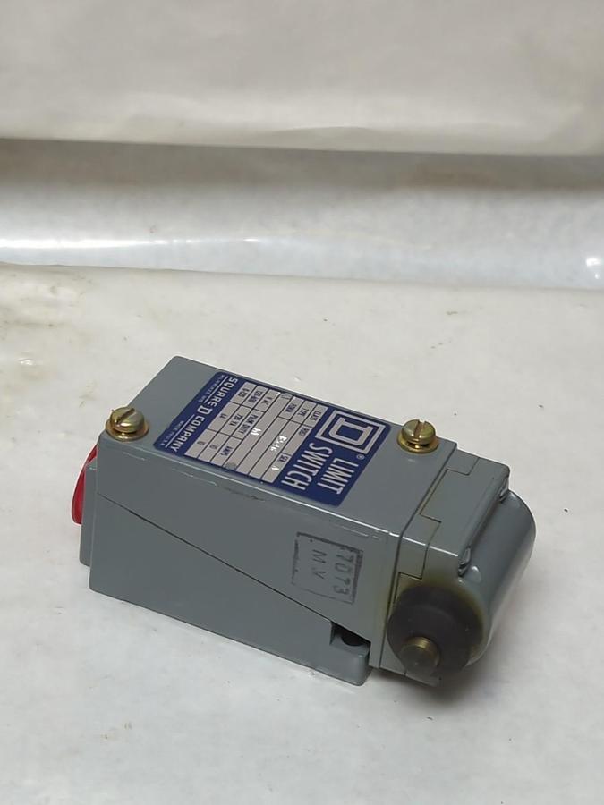 SQUARE D,9007-B54G,LIMIT SWITCH 600V SERIES A NOS