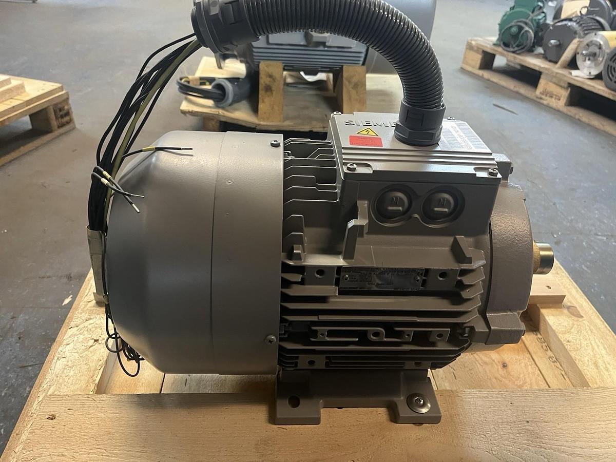 SIEMENS,1LA7139-2AA90-ZT08,MOTOR 11kW 400V 2940RPM 132S
