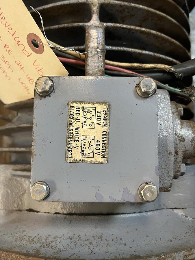 Used CLEVELAND VIBRATOR,RE-24-6B,VIBRATION MOTOR 3PH 460V 3.8A 1165RPM