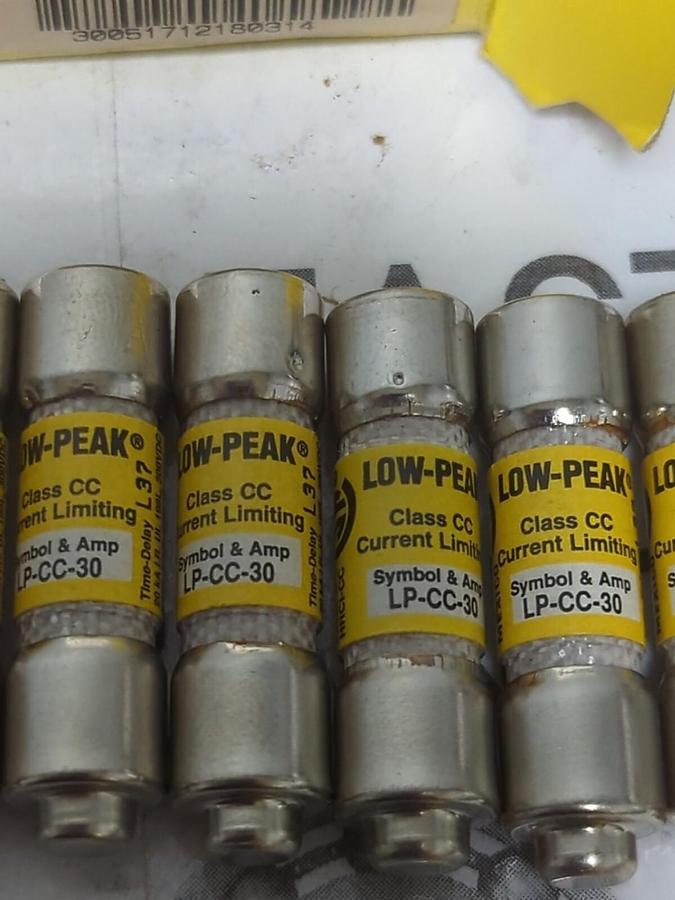 COOPER BUSSMANN,LP-CC-30,LOW PEAK 30 AMP FUSES BOX OF 10 NEW