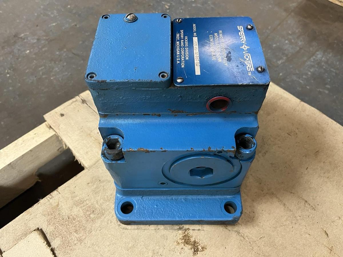 Used VICKERS,FGE-06-30-002-12,HYDRAULIC FLOW CONTROL VALVE