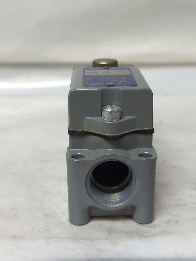 Used SQUARE D,9007 AW-22,LIMIT SWITCH SERIES A PRE-OWNED
