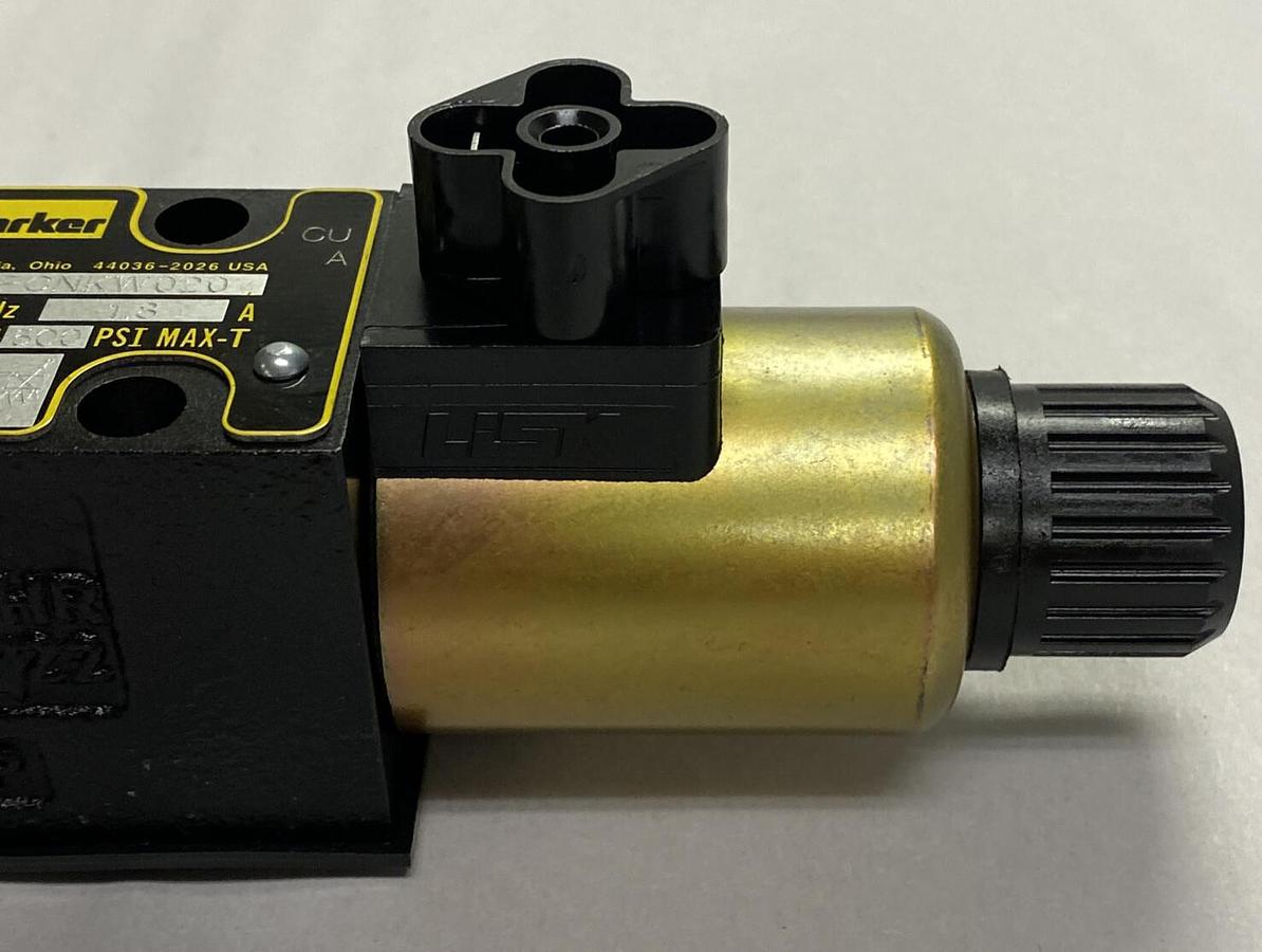 PARKER,D1FWE82FCNKW020,HYDRAULIC DIRECTIONAL VALVE 5000PSI 1.8A 24W-12VDC NOS