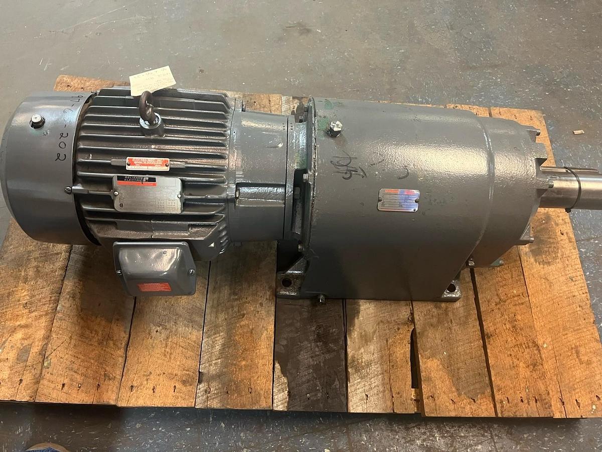 Used DODGE,210TG28A1,MASTER XL GEARMOTOR REDUCER 70.6:1 7.5HP OUT 25RPM SHFT 2.75"