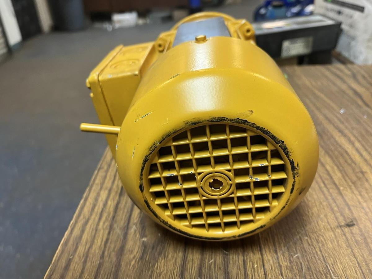 Used SEW EURODRIVE,DT63K4B03HR,MOTOR .12kW 440/460V 3PH