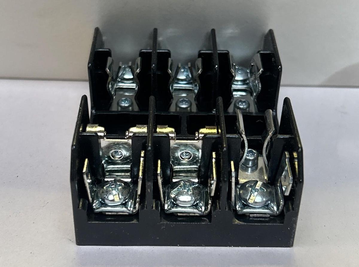 COOPER BUSSMANN,BCCM6033PQ,FUSE BLOCK HOLDER 30 AMP 600V 3 POLE LOT OF 6 NOS