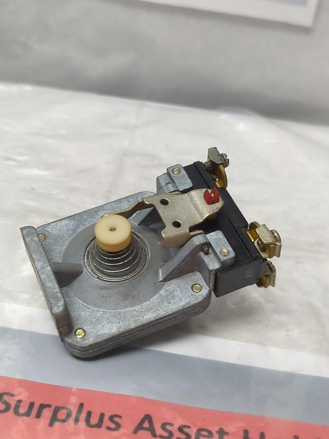 Used SQUARE D,9007-BO-1,SNAP SWITCH WITH ADJUSTABLE TIMER PRE-OWNED