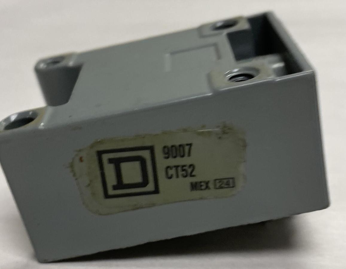Square D,9007CT52,Limit Switch Receptacle Lot Of 4 NOS