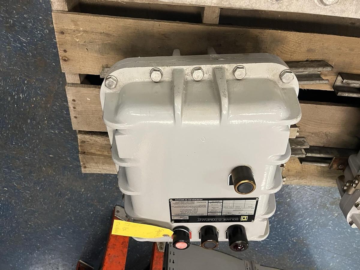 Used SQUARE D,8536-SBT42-AFF4P51T,EXPLOSION PROOF ENCLOSURE COMPONENTS ARE FAULTY