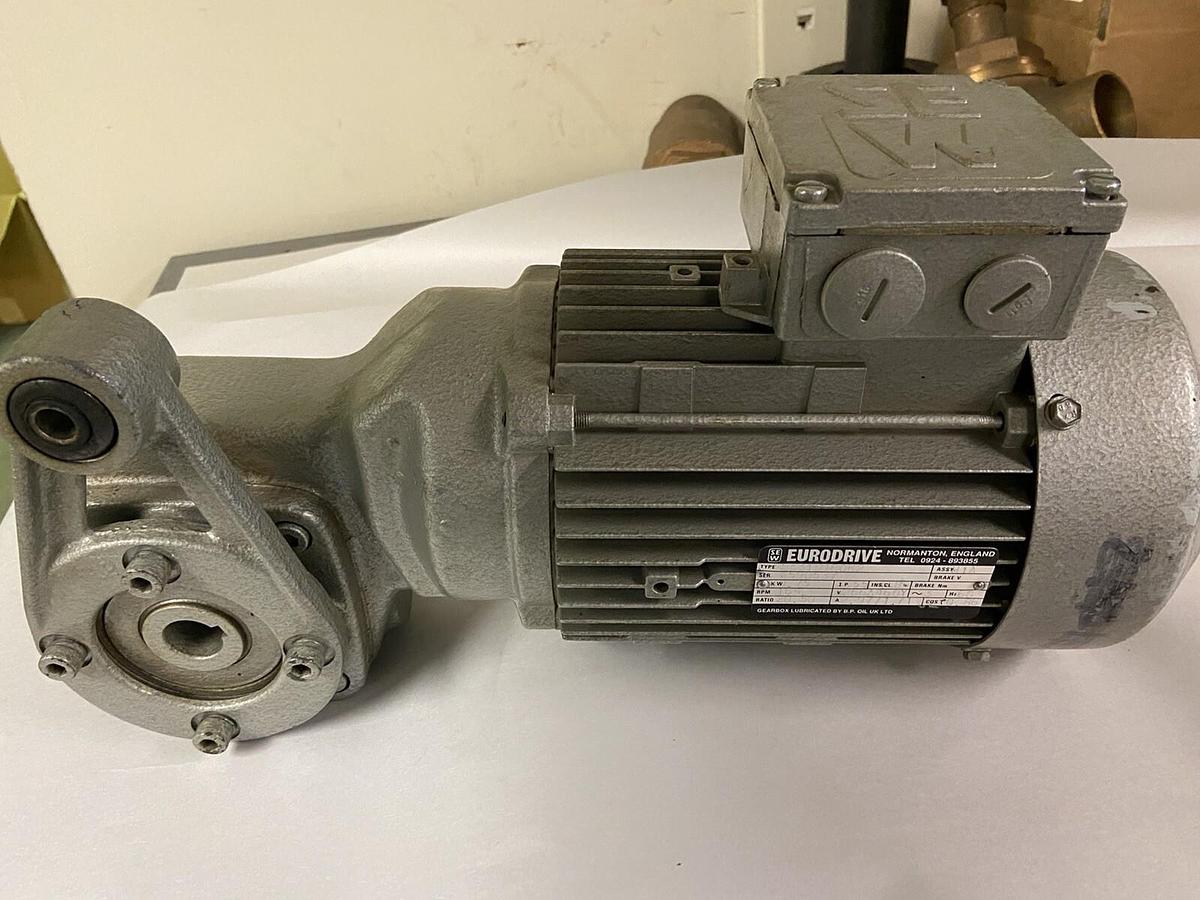 Used SEW Eurodrive,SA31D180K,Gearmotor .75kW Ratio 20.5 164RPM