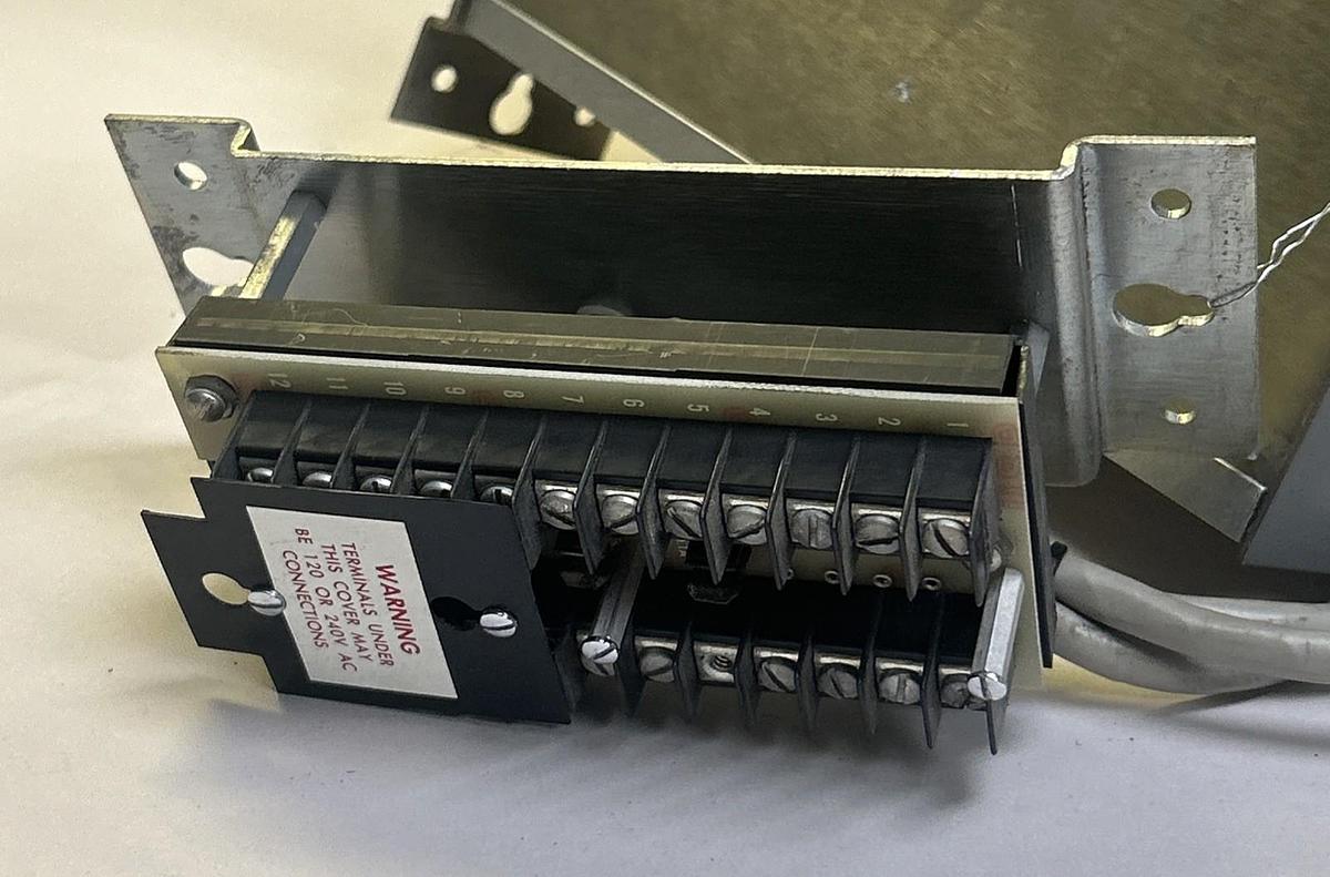 Used LEEDS & NORTHRUP,467-120-01800-50-40-7500-208,POWER SUPPLY CHASSIS 24V