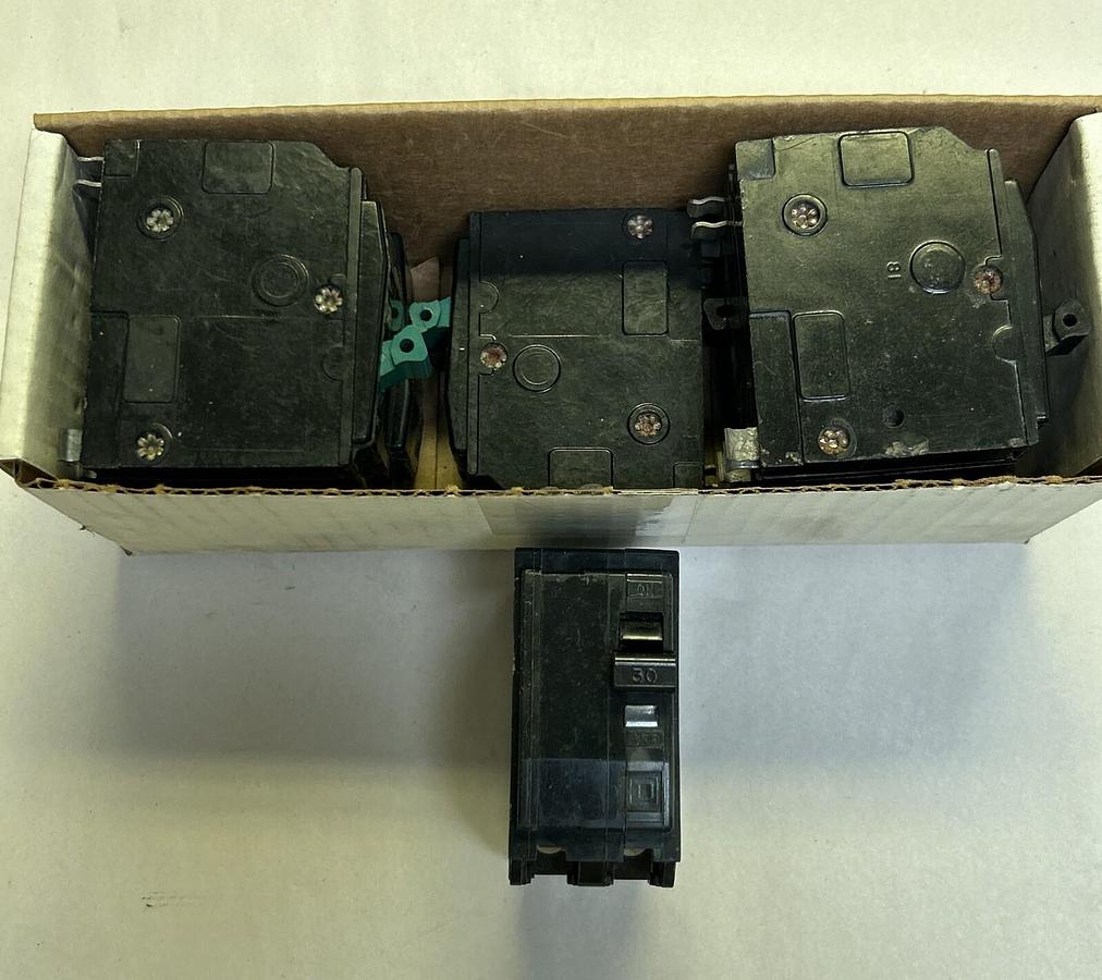 Used SQUARE D,Q0230,CIRCUIT BREAKER 30A 120/240V 2P LOT OF 6