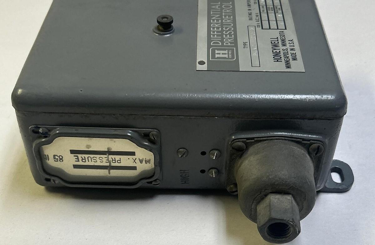 Used HONEYWELL,P606A-1038-2,PRESSURE CONTROLLER