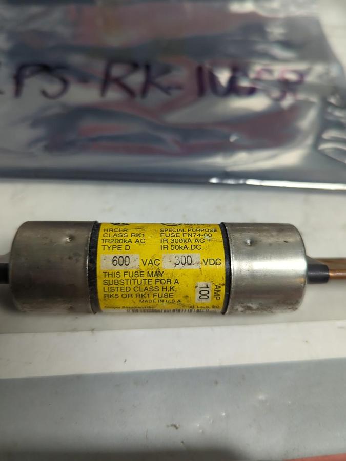 Used COOPER BUSSMANN,LPS-RK-100SP,LOW-PEAK FUSE 100 AMP LOT OF 2 PRE-OWNED