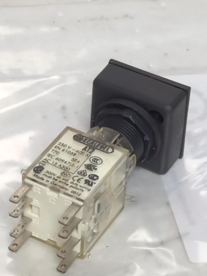 Used SCHLEBEL,AT2,SWITCH 250V-6(3)A EN 61058 PRE-OWNED