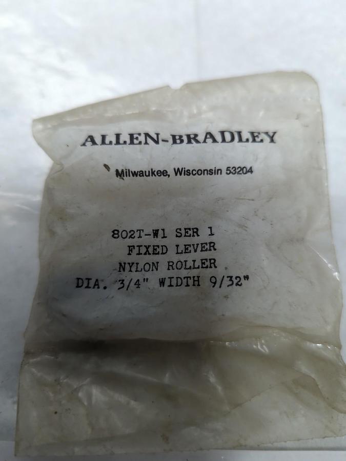 ALLEN BRADLEY,802T-W1,SERIES 1 FIXED LEVER NYLON ROLLER 3/4 INCH X 9/32 INCH NOS