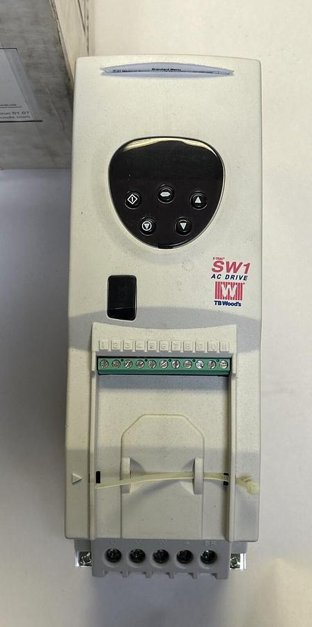 TB WOODS,SW1C20030H02,AC DRIVE SIZE 2 220-240V 3HP 10.5A NOS