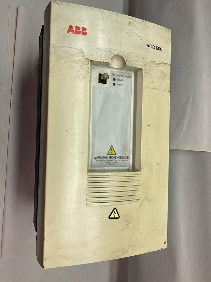Used ABB Automation Inc,3AUC286931,Drive 3-Phase 208/240Vac 17/12A 48-63Hz