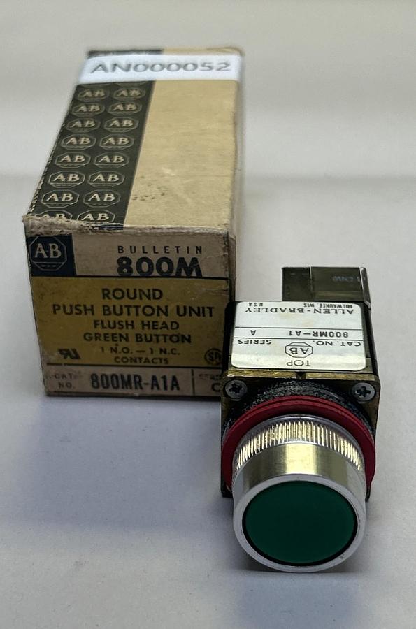 ALLEN BRADLEY,800MR-A1A,GREEN PUSH BUTTON NOS
