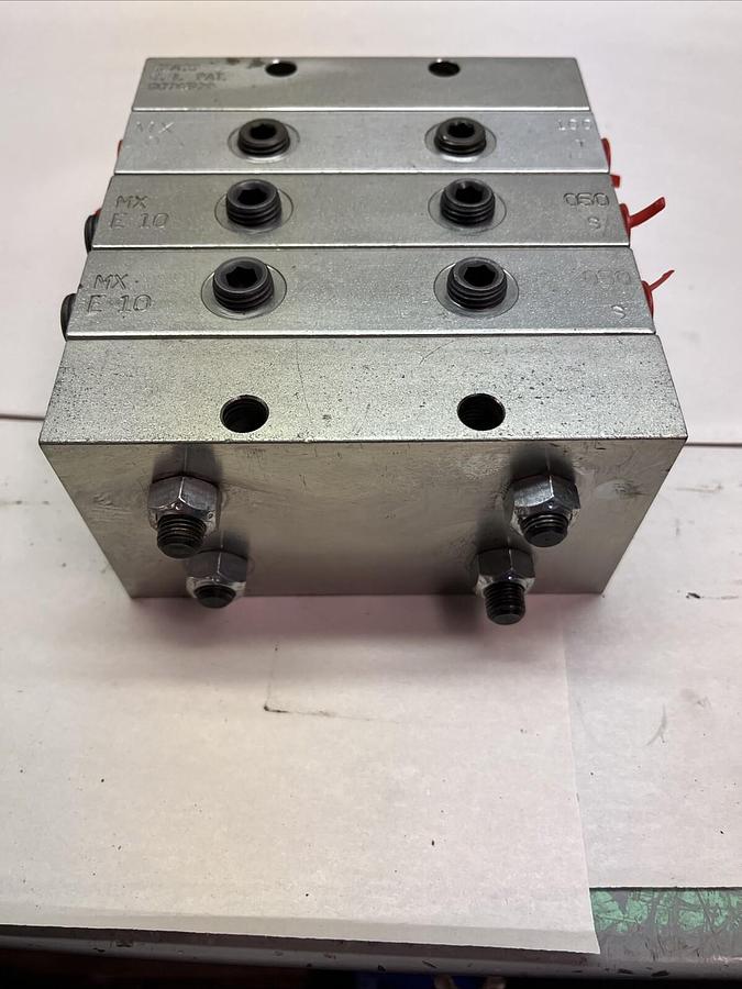 Used LUBRIQUIP,MX-L-07-100T, W TWO MXE-10-050S VALVE BANK