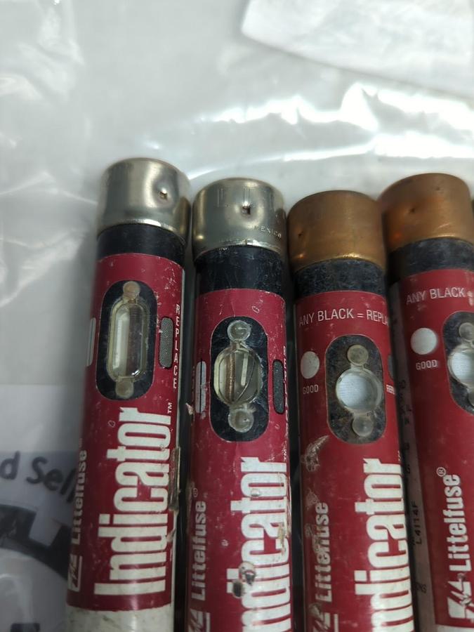 Used LITTELFUSE,IDSR20,INDICATOR 20 AMP FUSE LOT OF 6 PRE-OWNED