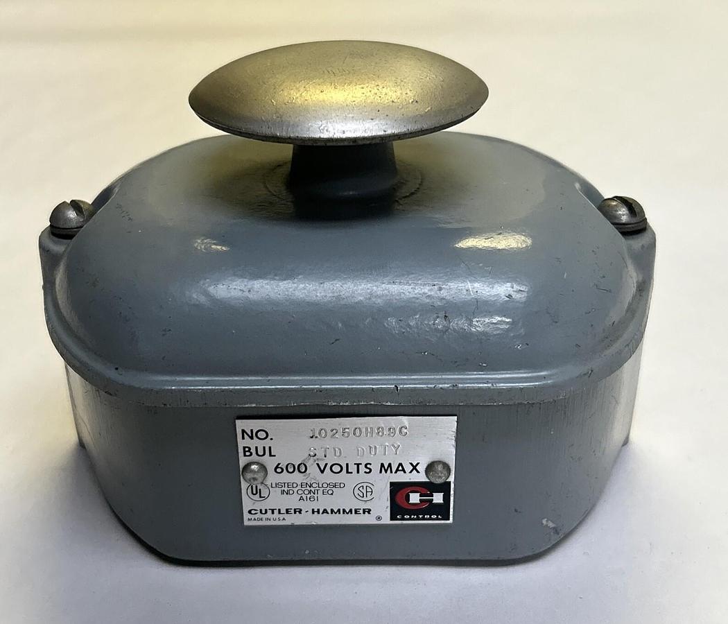 CUTLER-HAMMER,10250H89C,PUSHBUTTON STATION 600V NOS