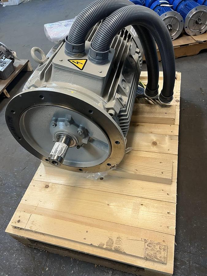 SIEMENS,1LG6-228-2AA91-Z,MOTOR 75HP 225M 460V 3PH 3575RPM