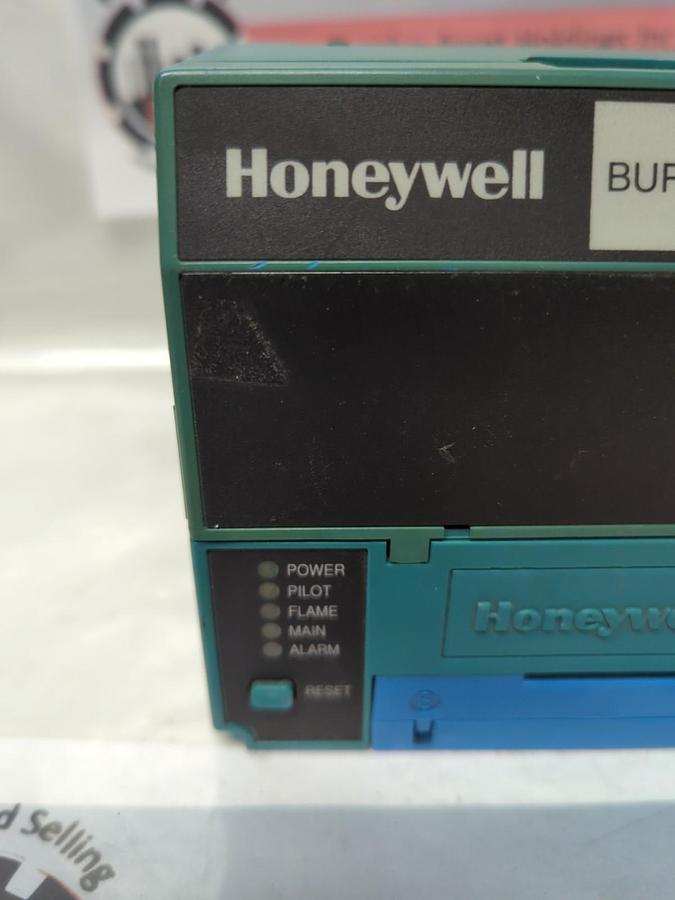 Used HONEYWELL,RM7890 2 1056,ULTRAVIOLET FLAME AMPLIFIER BURNER CONTROL UNIT
