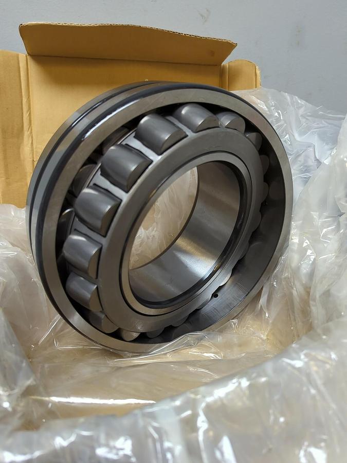 NACHI,22226EXQW33C3,DOUBLE ROW SPHERICAL ROLLER BEARING 130MM BORE NOS