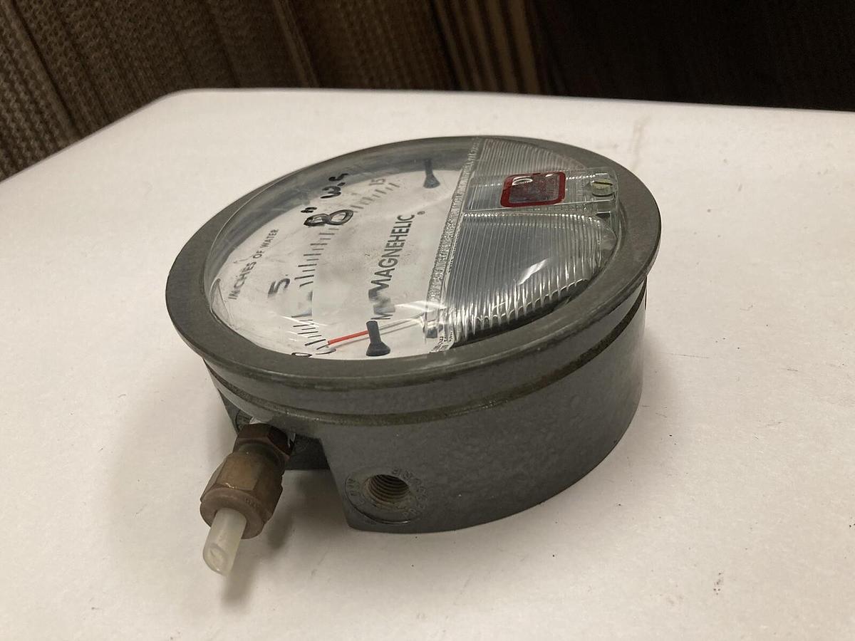 Used Dwyer,2015C,Pressure Gauge 15 PSI