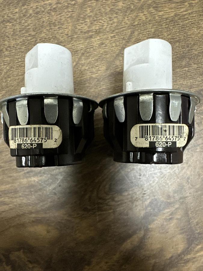 Bryant,620-P,Lampholder Lot of 2