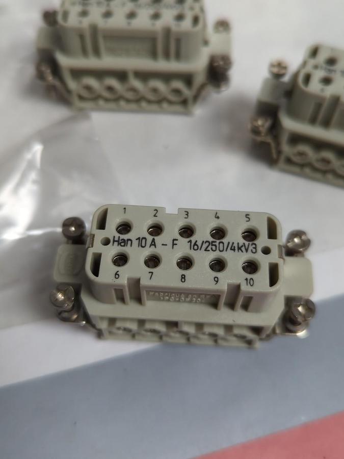 HARTING,HAN-10A-F-S,CONNECTOR 10-PIN 0421 0309A LOT OF 3 NOS