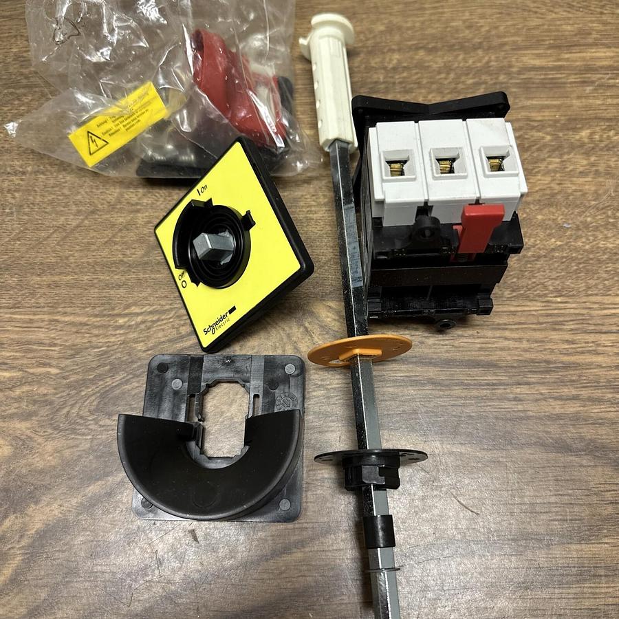 Schneider Electric,VCCF1,3 Pole Load Breaker Switch