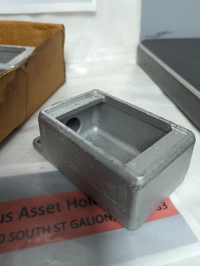 COOPER CROUSE-HINDS,FS2,SINGLE GANG BOX CONDUIT OUTLET 3/4 INCH LOT OF 3 NOS