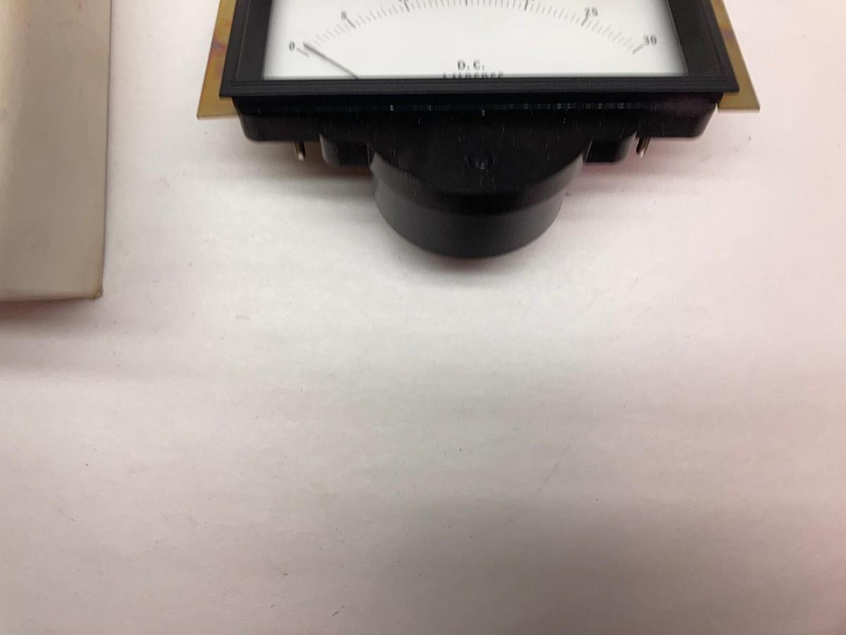 Triplett,520-GLB,D.C. Ampers Panel Meter 0-30 DCA
