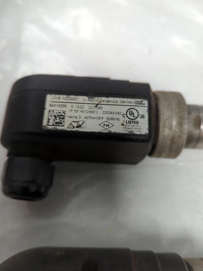 Used KROM SHRODER,84315200,UV DETECTOR 220/240VDC 50/60HZ UVS-10D0G1 LOT OF 2 USED