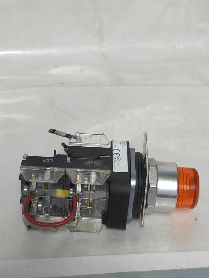 Used ALLEN BRADLEY,800T-QT20,PUSH BUTTON AMBER SERIES T PRE-OWNED