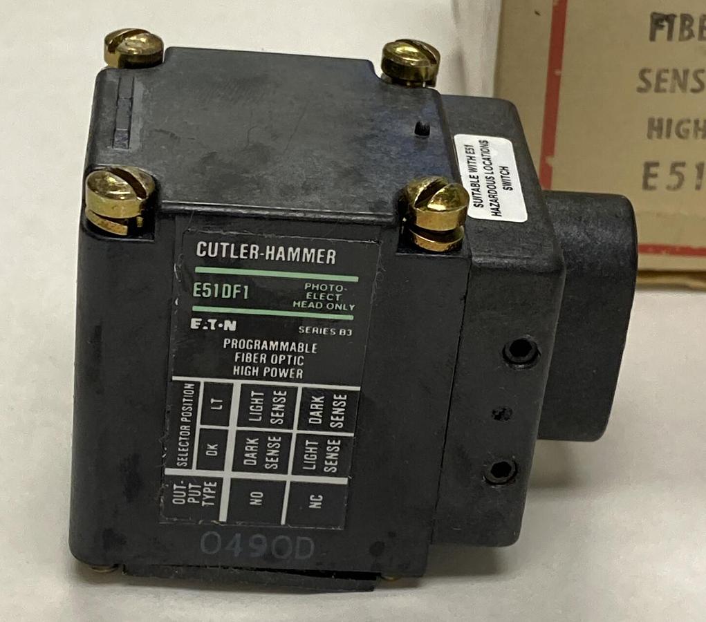Used CUTLER HAMMER,E51DF1,FIBER OPTIC SENSOR HEAD NEW