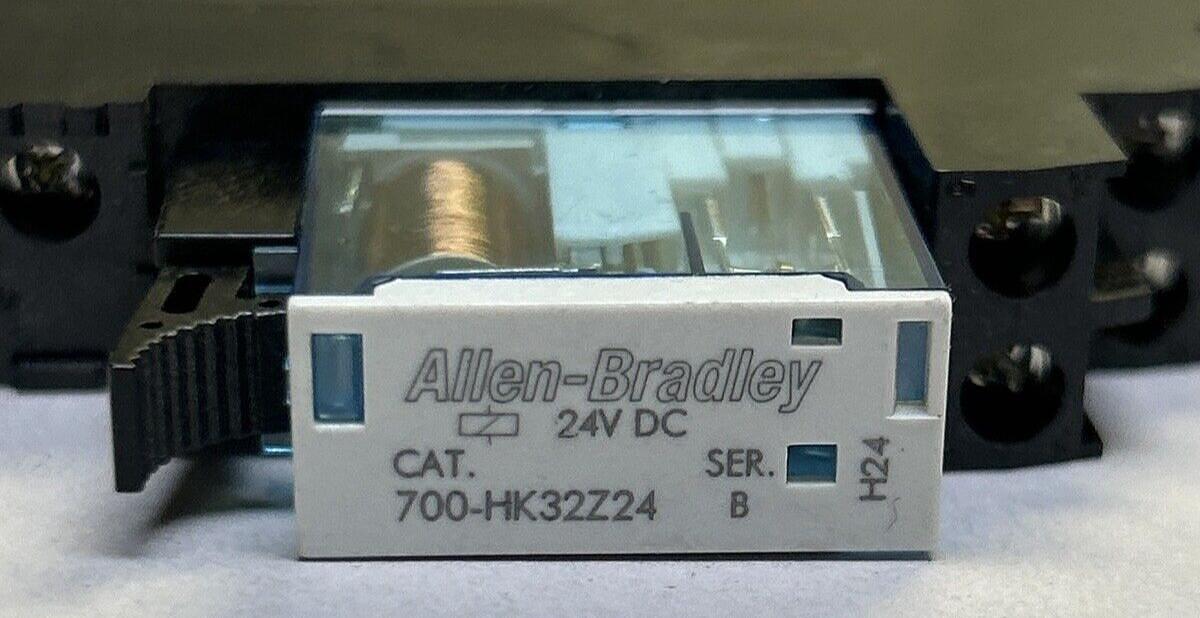 Used ALLEN BRADLEY,700-HN122,RELAY SOCKET W/ 700-HK32Z24 RELAY LOT OF 2