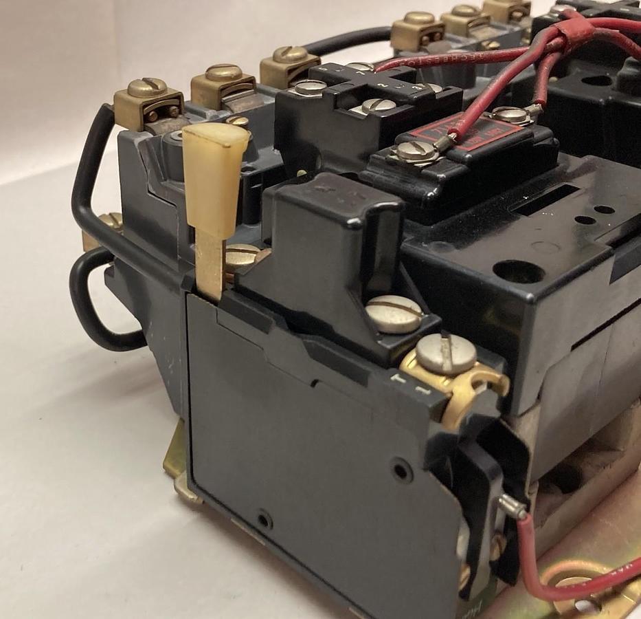 Used Allen Bradley,705-B0D,Contactor Ser K Size 1 110V