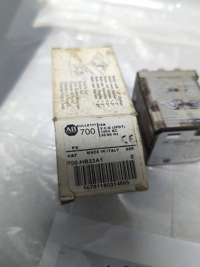 ALLEN BRADLEY,700-HB33A1,RELAY SERIES E 120VAC 50/60HZ LOT OF 2 NOS