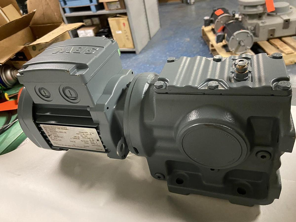 SEW Eurodrive,S47-DR63M6,Gearmotor Ratio 201 1110/5.5RPM .12kW