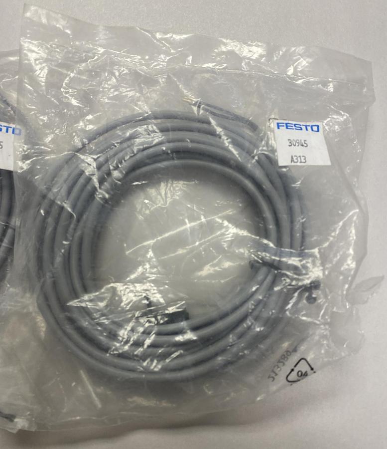 FESTO,KME-1-24DC-5-LED / 30945,ANGLED PLUG SOCKET LOT OF 2 NEW