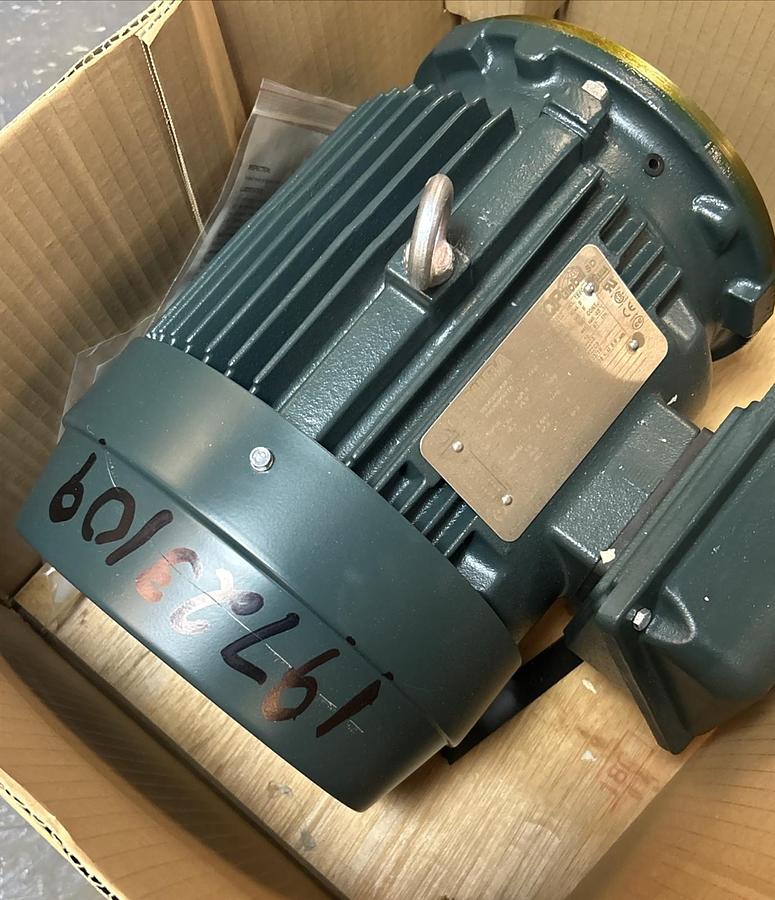 TOSHIBA,0034SDSR42A-P,MOTOR 3HP 1760RPM 230/460V 3PH 182TC FRAME NEW