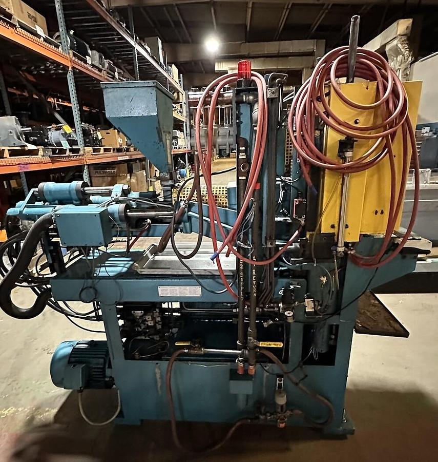 Used BOY Machines 22S Injection Molding Machine 24.2 Ton Used